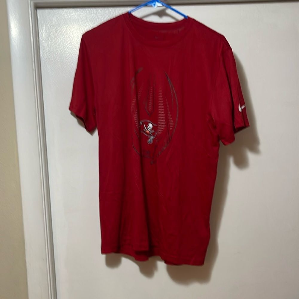 Nike Tampa Bay Buccaneers shirt large